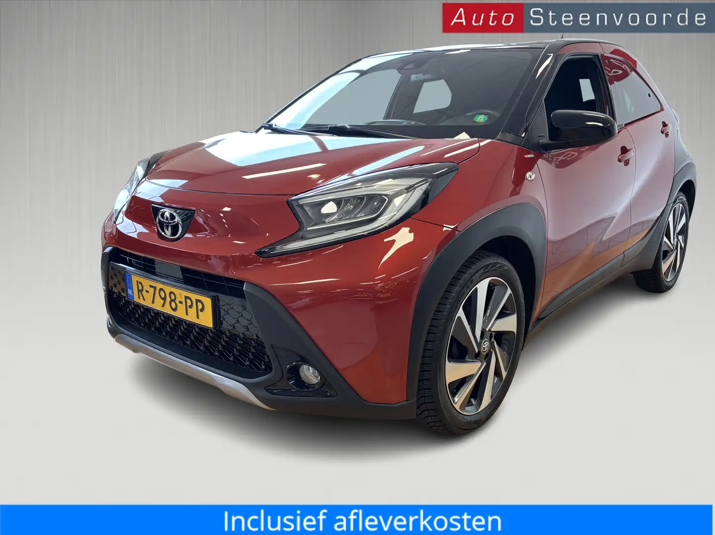 Toyota Aygo X 1.0 VVT-i S-CVT Envy *JBL audio * Half Leer * Two Rood - 1