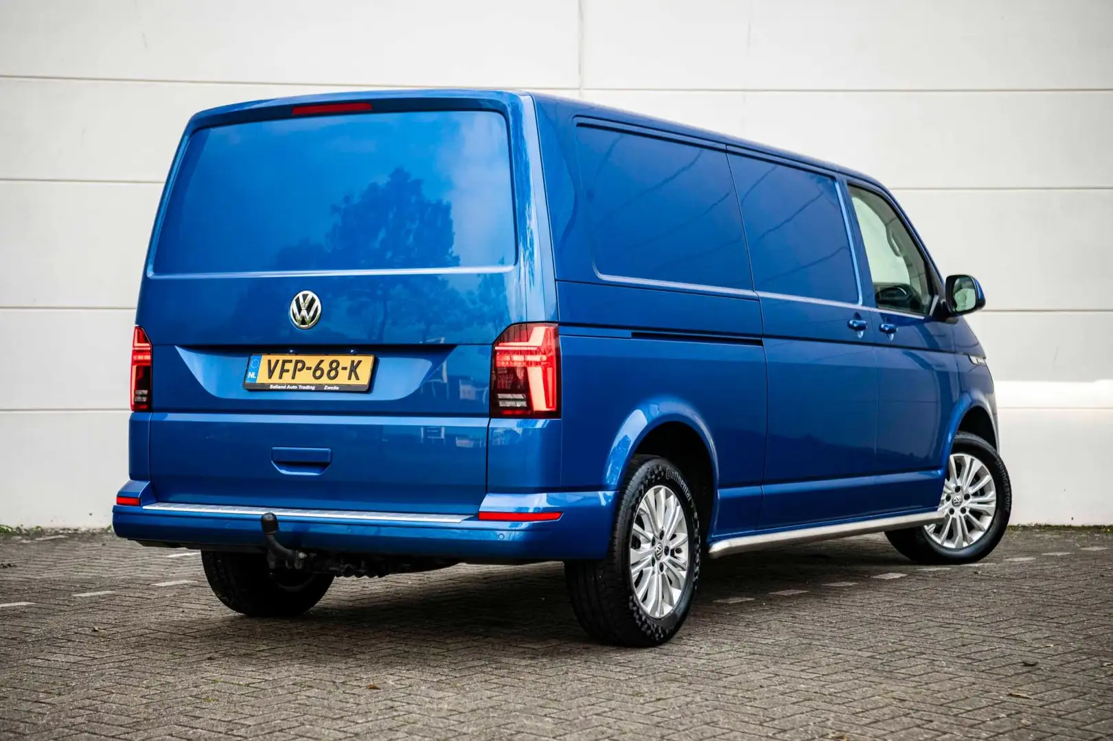 Volkswagen Transporter 2.0 TDI 150pk L2H1 Bulli |ACC|Navi|Cockpit|LED| Bleu - 2
