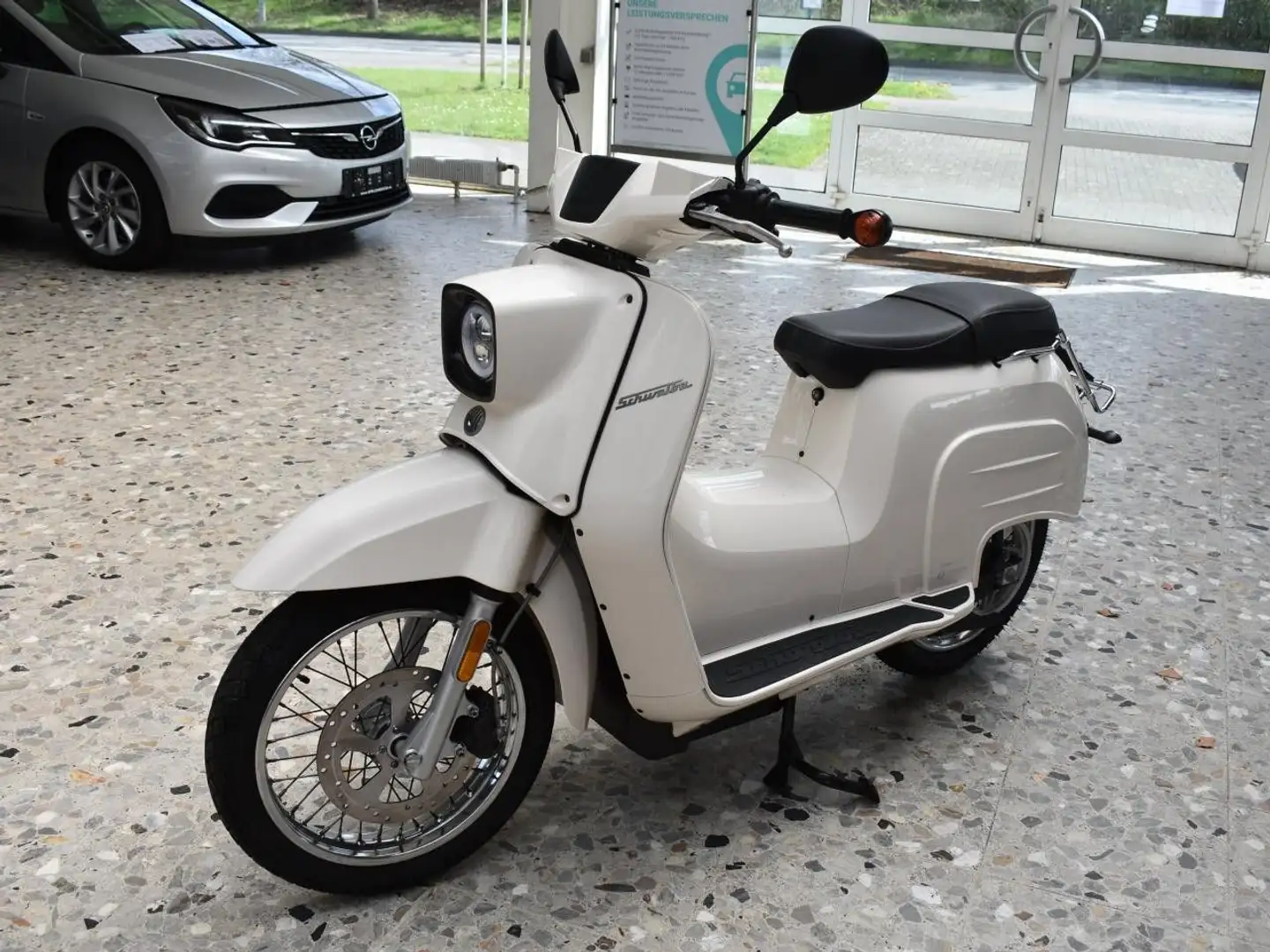 Govecs e-Schwalbe L1E Refurbed Blanco - 1