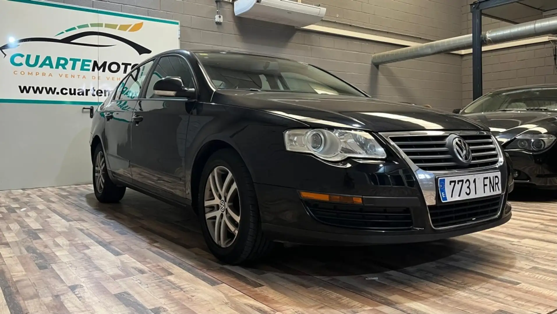 Volkswagen Passat 2.0TDI Trendline Zwart - 1