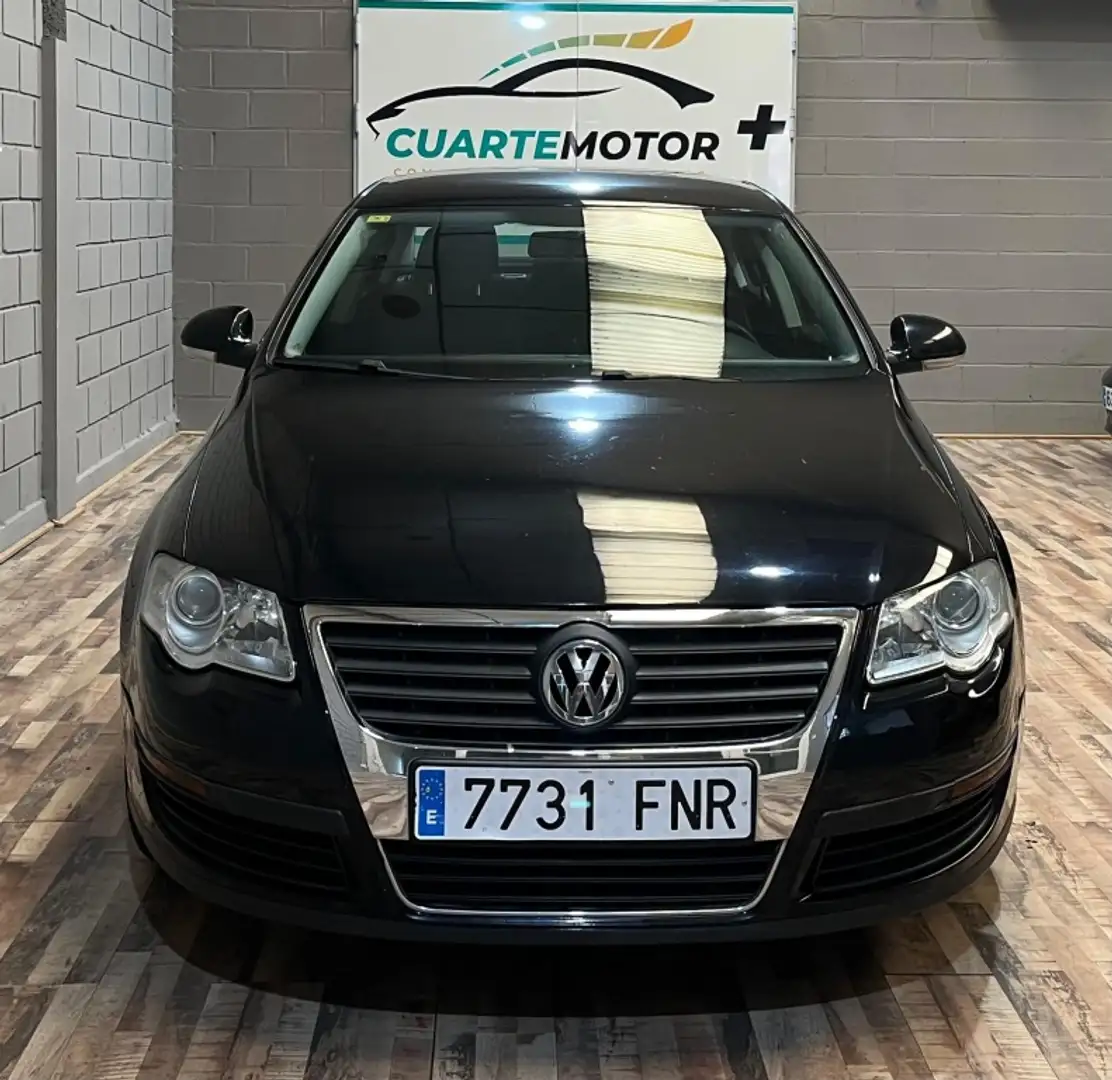 Volkswagen Passat 2.0TDI Trendline Zwart - 2