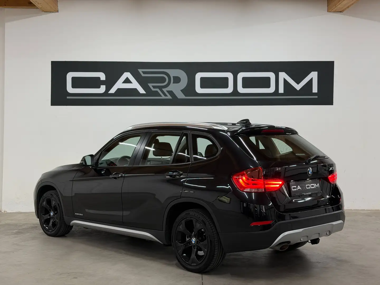 BMW X1 xDrive 18 d Schwarz - 2