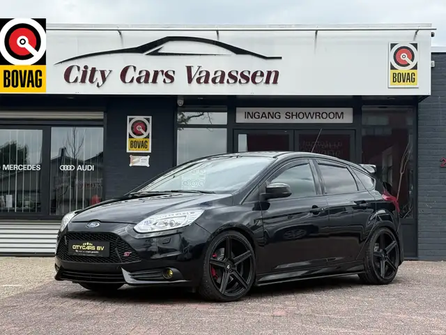 Ford Focus 2.0 EcoBoost ST-3 300 pk apple carplay camera reca