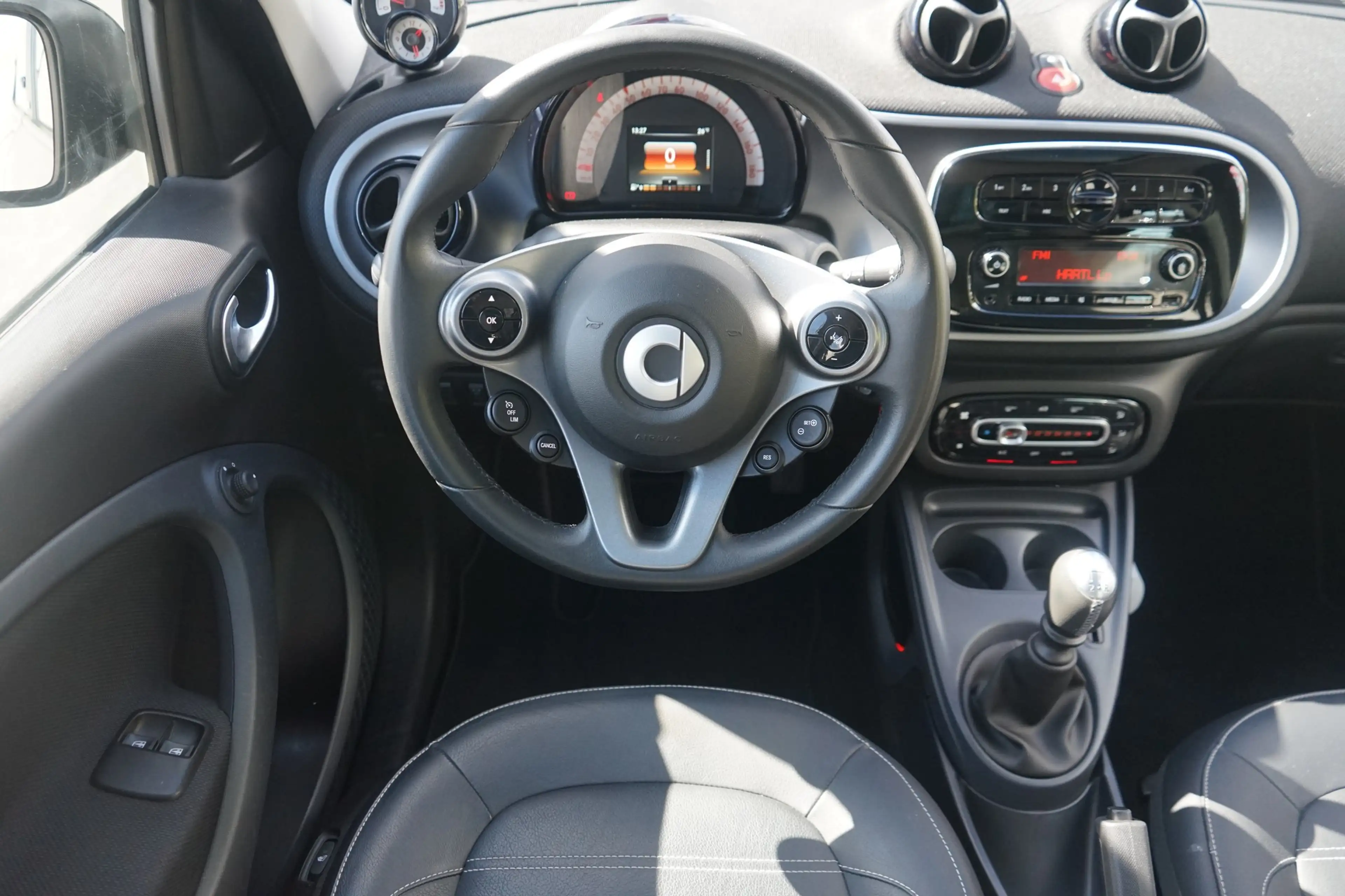 smart forFour forfour 0.9 Prime Tempomat Sitzheizung PDC USB — photo 9