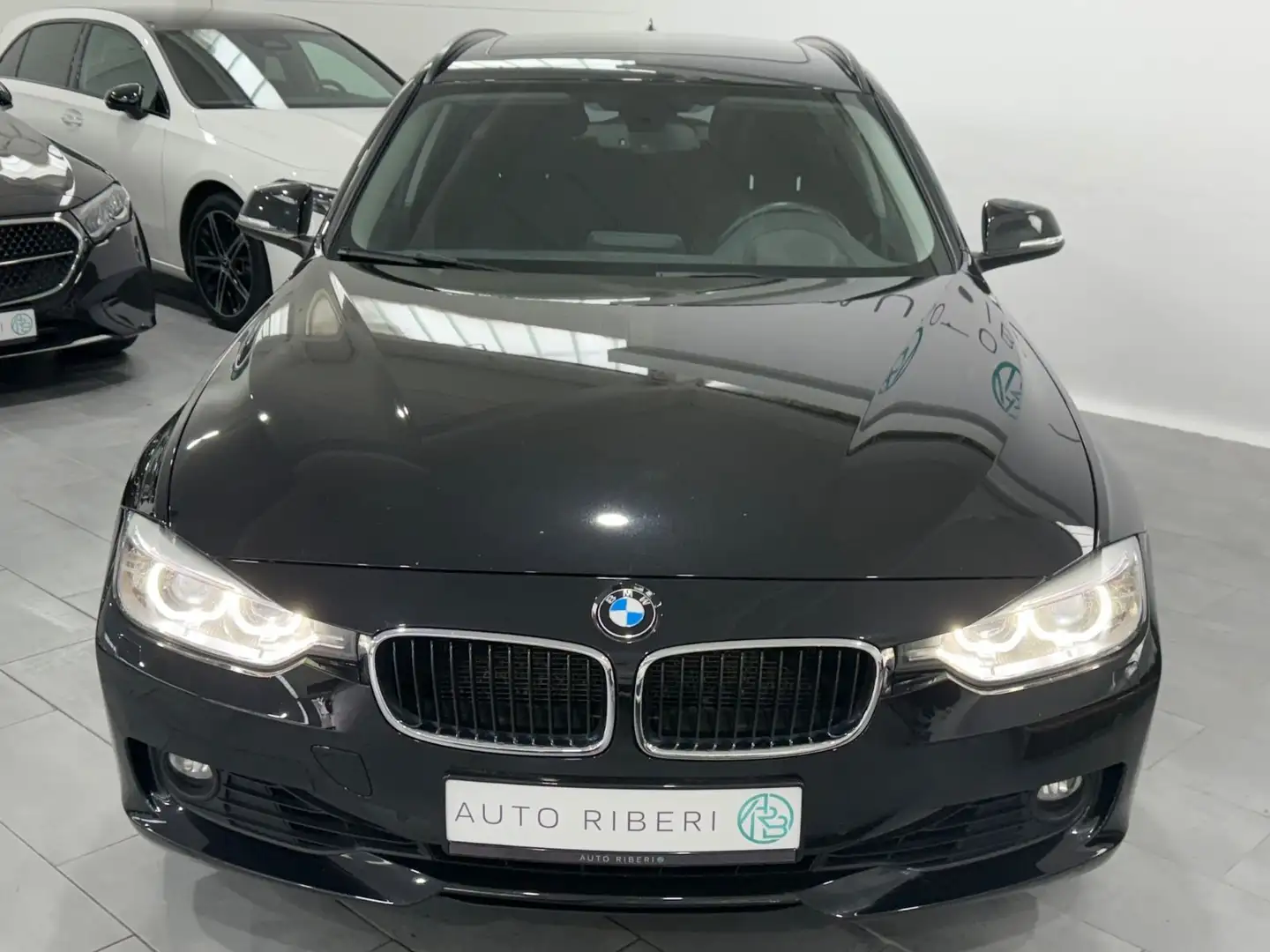 BMW 330 Touring 330 d xDrive*AHK*RFK*Pano*HUD Чорний - 2