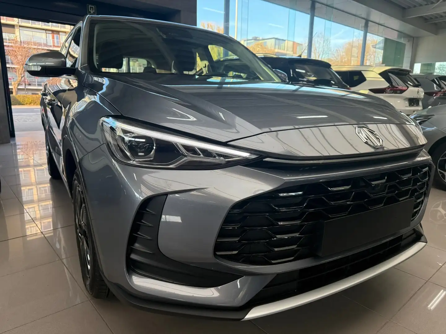 MG ZS 1.5i 115pk + GPS/CAMERA/CRUISE/PDC - NIEUW !! Grijs - 1