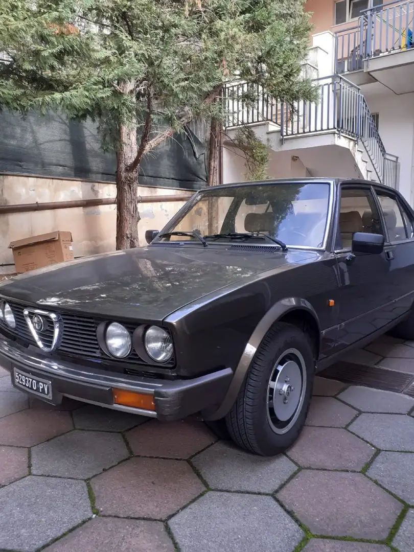 Alfa Romeo Alfetta Quadrifoglio  oro Bruin - 1