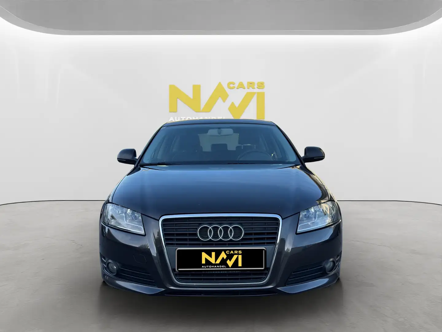 Audi A3 1.6 Attraction Grau - 2