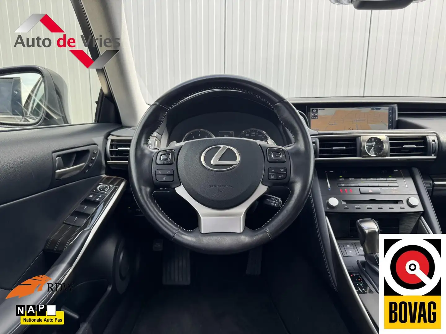 Lexus IS 300 300h Hybrid Luxury Line|NL-Auto|Schuifdak|LED Zwart - 2