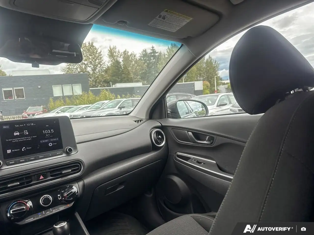 Hyundai KONA снимка Hyundai KONA