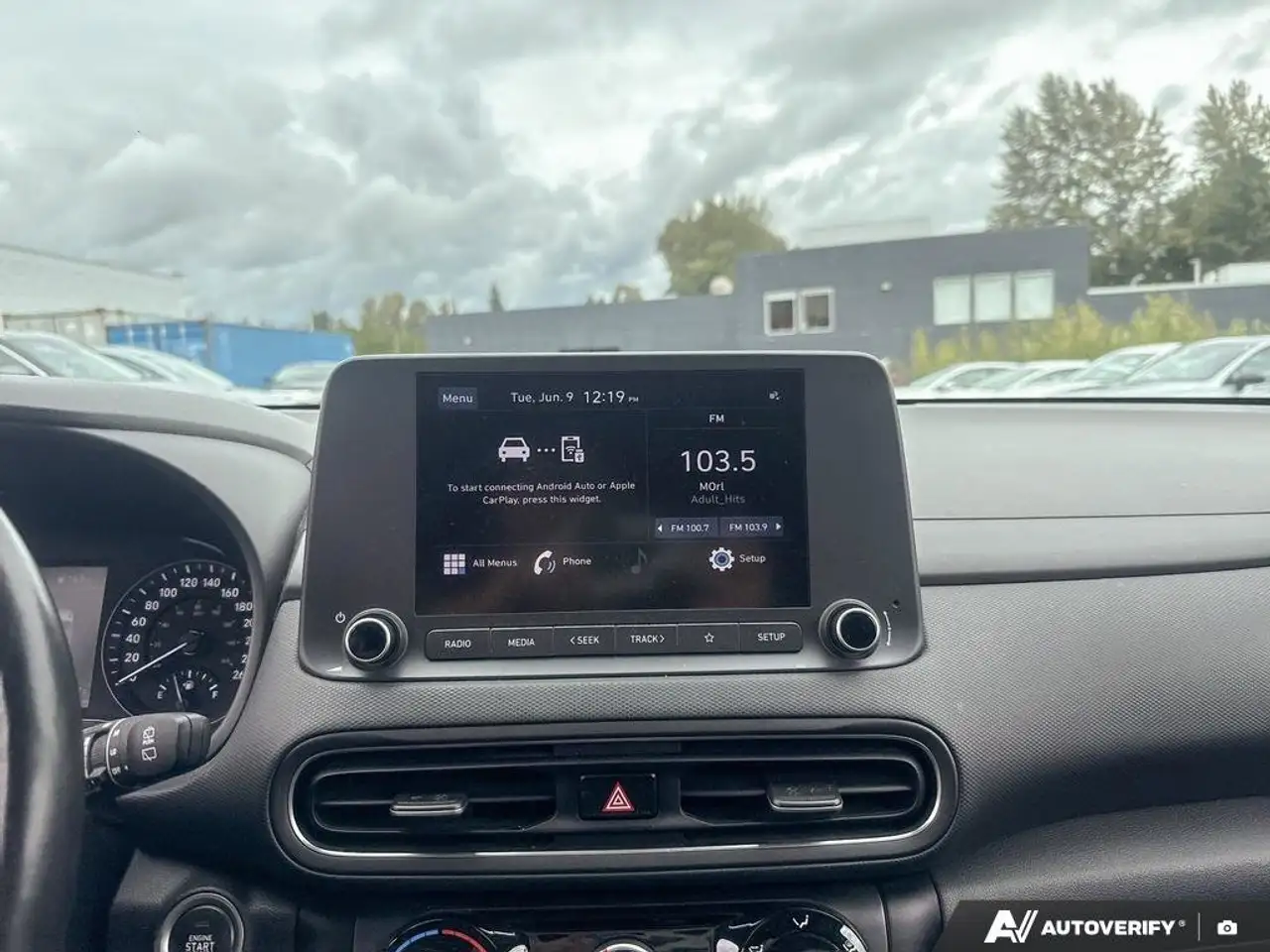 Hyundai KONA снимка Hyundai KONA