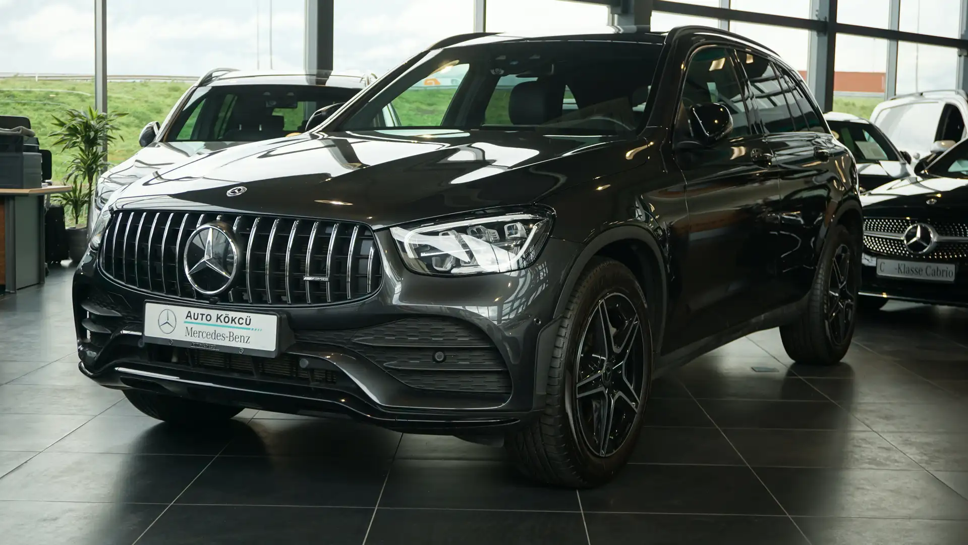 Mercedes-Benz GLC 200 AMG | Trekhaak | Pano | 4MATIC | Digital Cockpit Grijs - 1