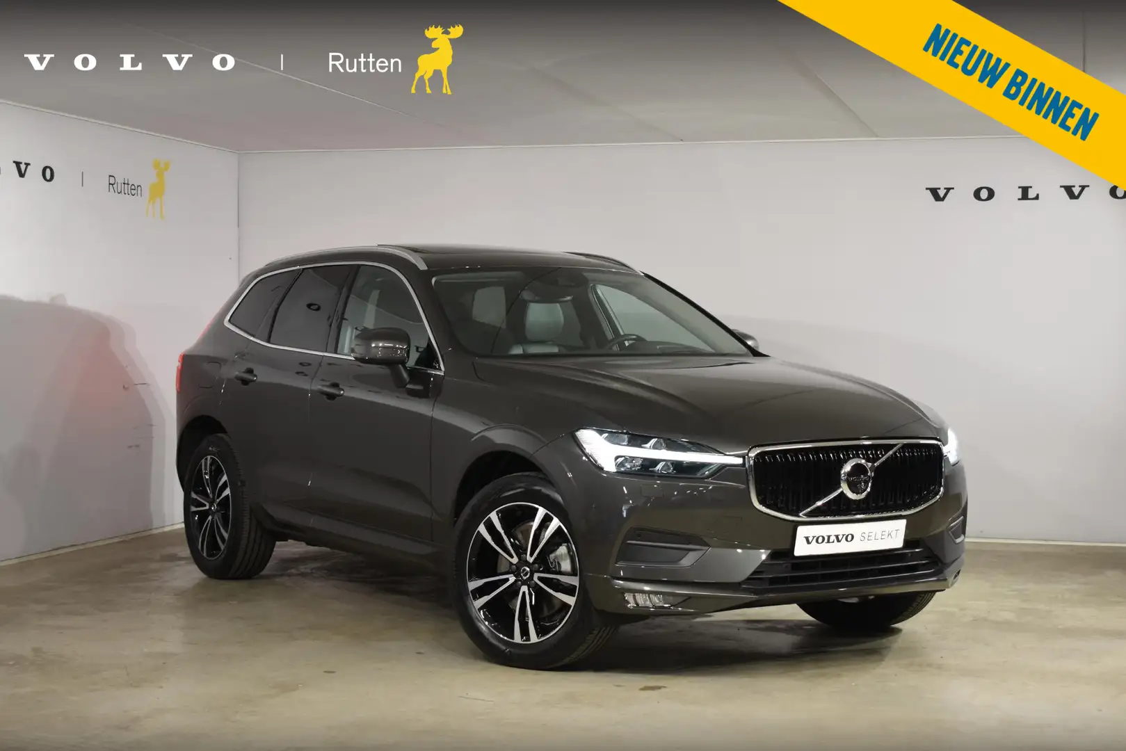 Volvo XC60 B5 250PK Momentum Exclusive / Navigatie / Adaptiev Grijs - 1