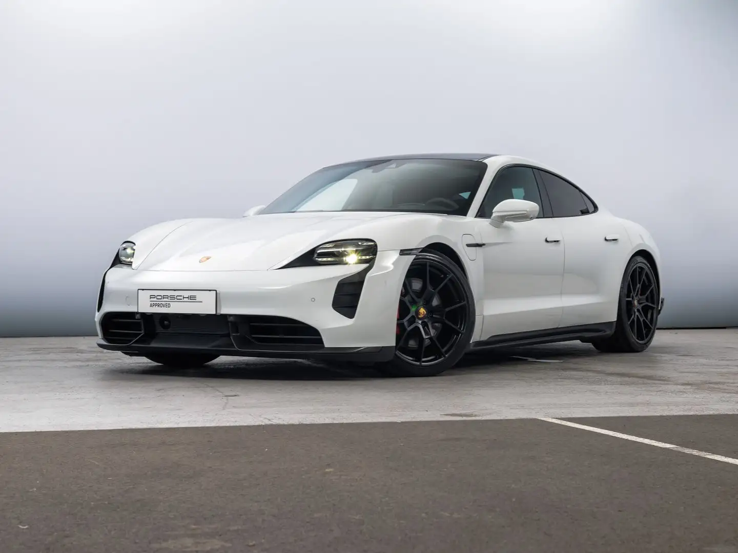 Porsche Taycan GTS Weiß - 1