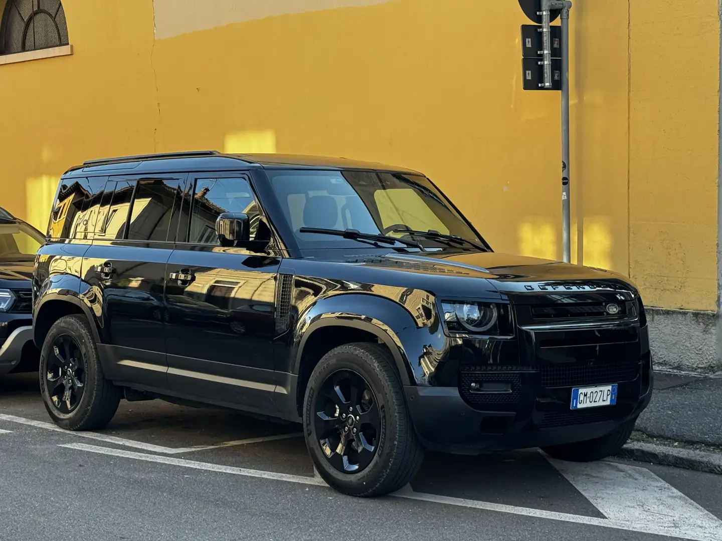 Land Rover Defender 110 D300 MHEV - 1