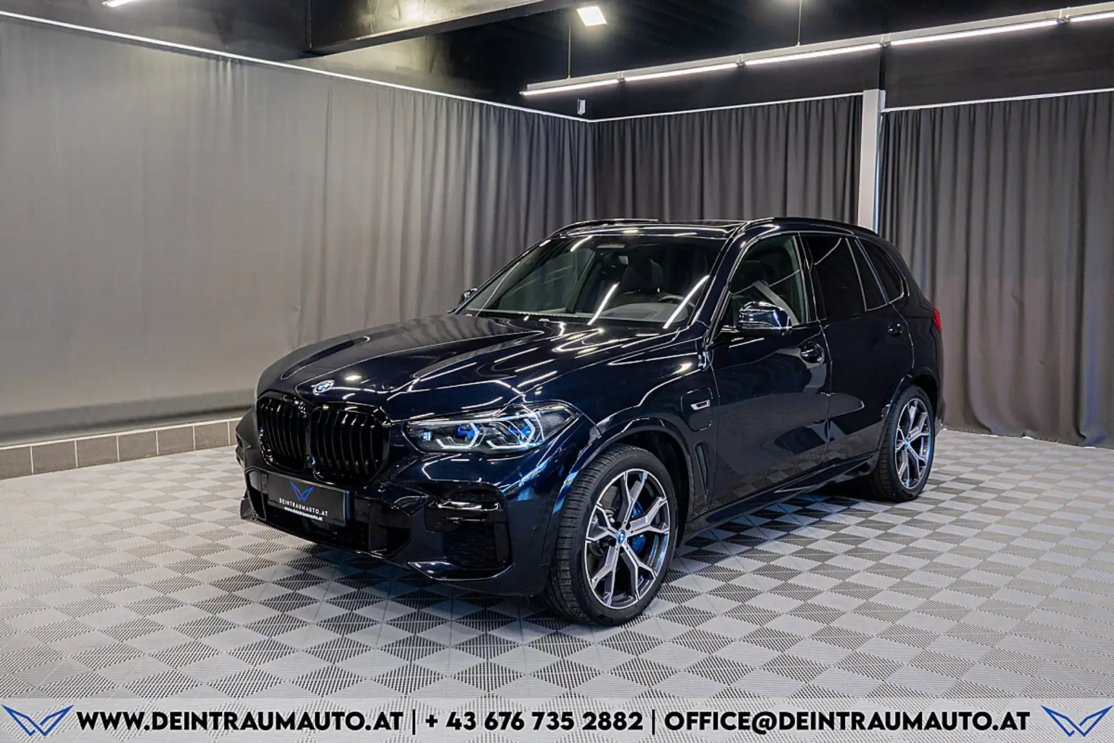 BMW X5 xDrive45e PHEV*M-SPORT*1BESITZ*PANORAMA*AHK* Schwarz - 1