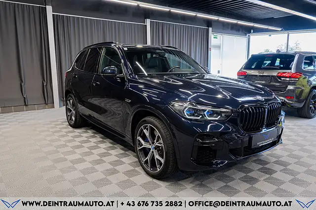 BMW X5 view 4