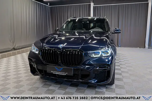 BMW X5 view 3