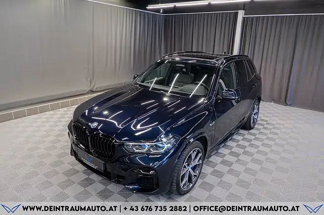 BMW X5 view 2