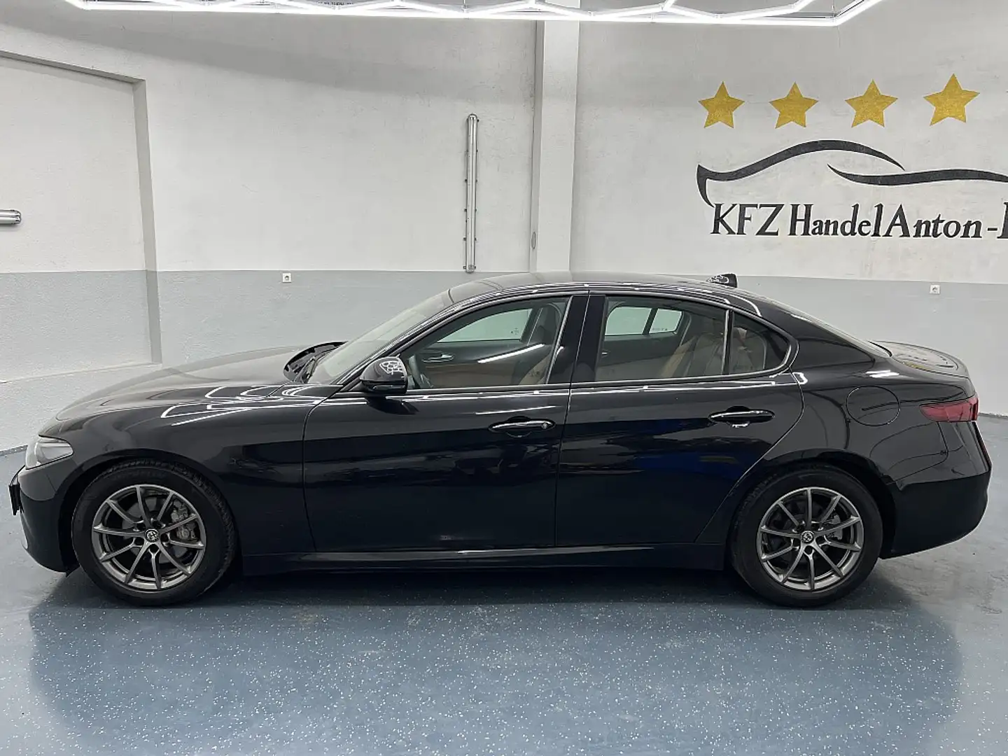 Alfa Romeo Giulia Super 2,2 150 AT RWD  * SOFORT FINANZIERUNG & E... Schwarz - 2