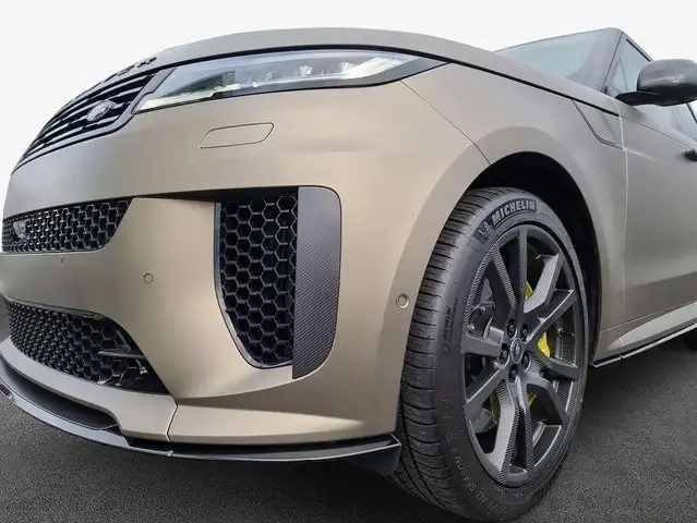 Land Rover Range Rover Sport view 3