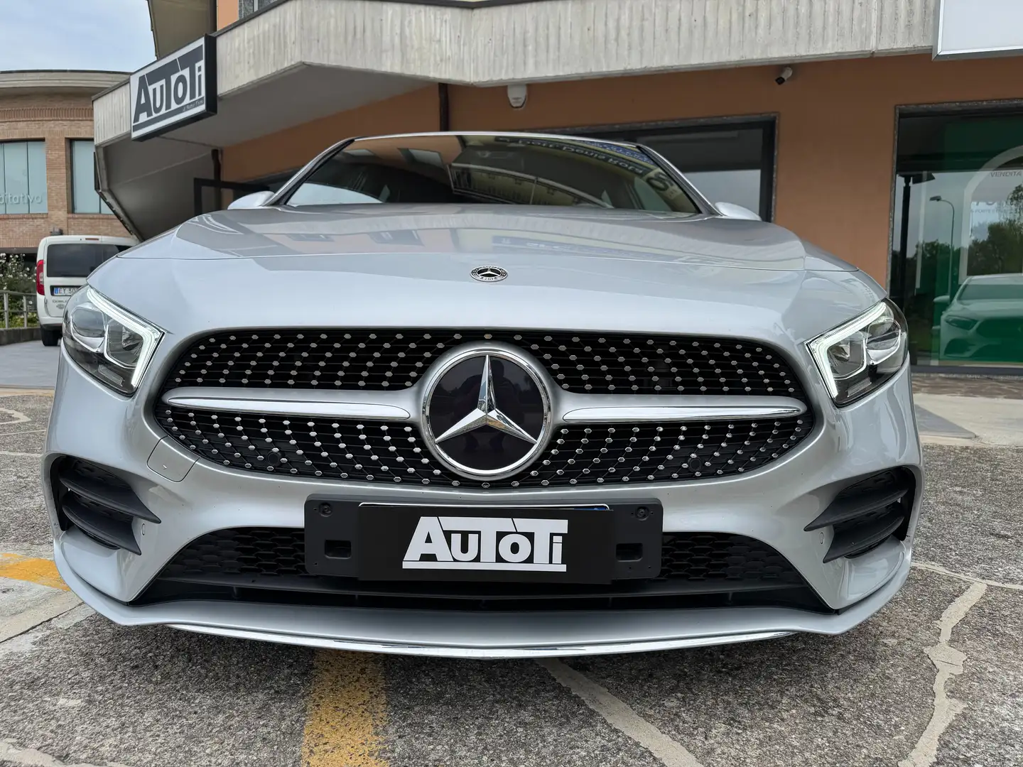 Mercedes-Benz A 200 Premium (Tagliandi Ufficiali Mercedes) Argento - 2