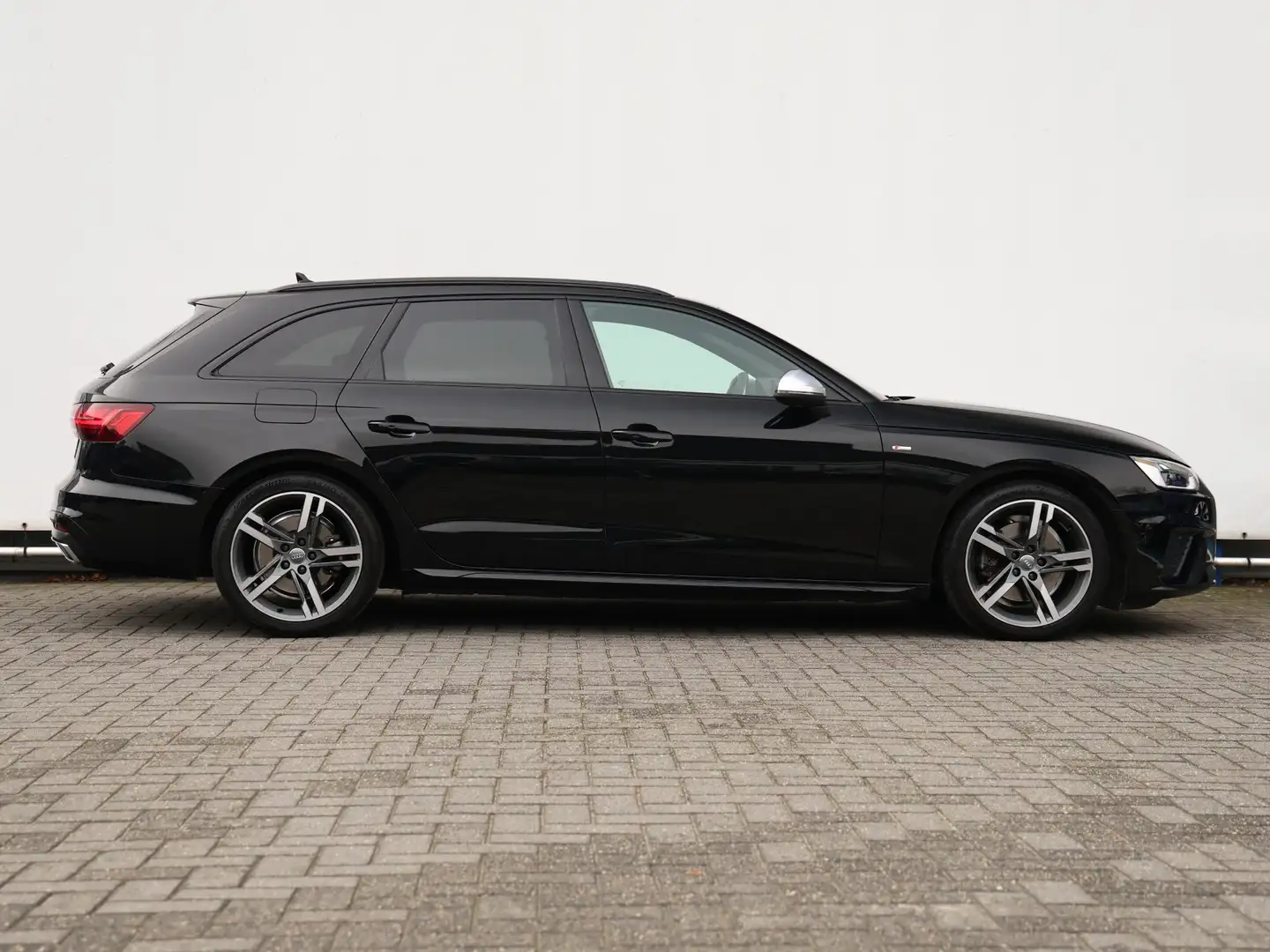 Audi A4 Avant 35 TFSI S edition 150pk | Stoelverwarming | Noir - 2