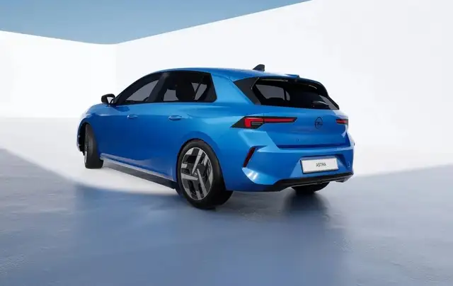 Opel Astra view 4