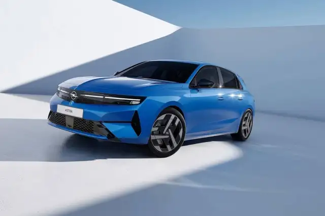 Opel Astra view 2