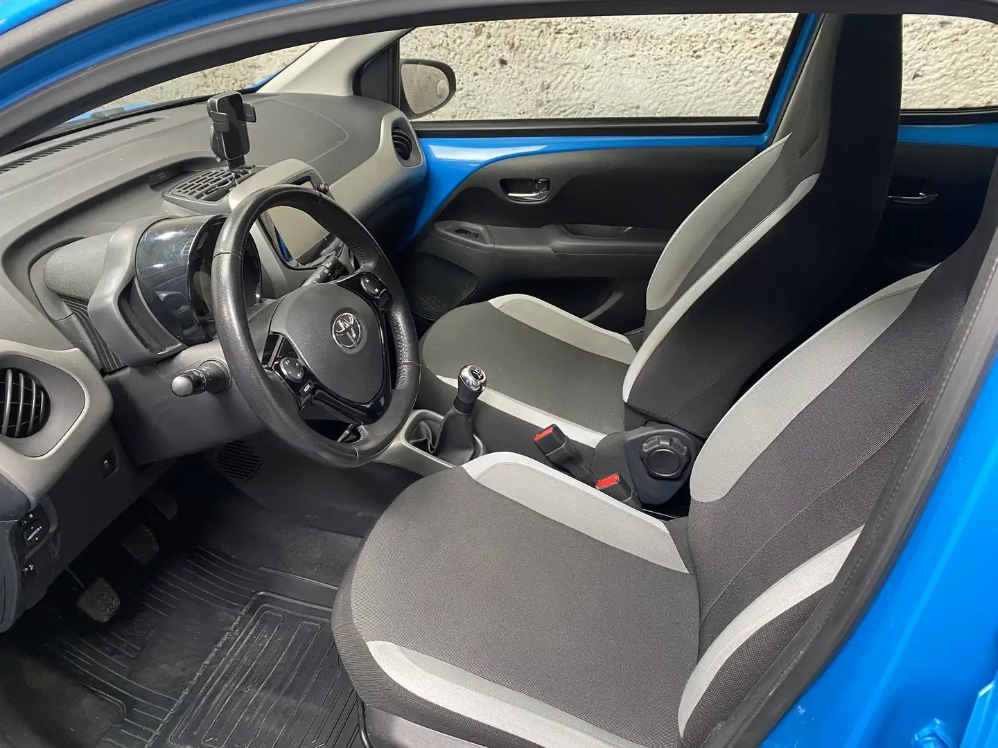 Toyota Aygo X 1,0 VVT-i x-play Open Air Blauw - 2