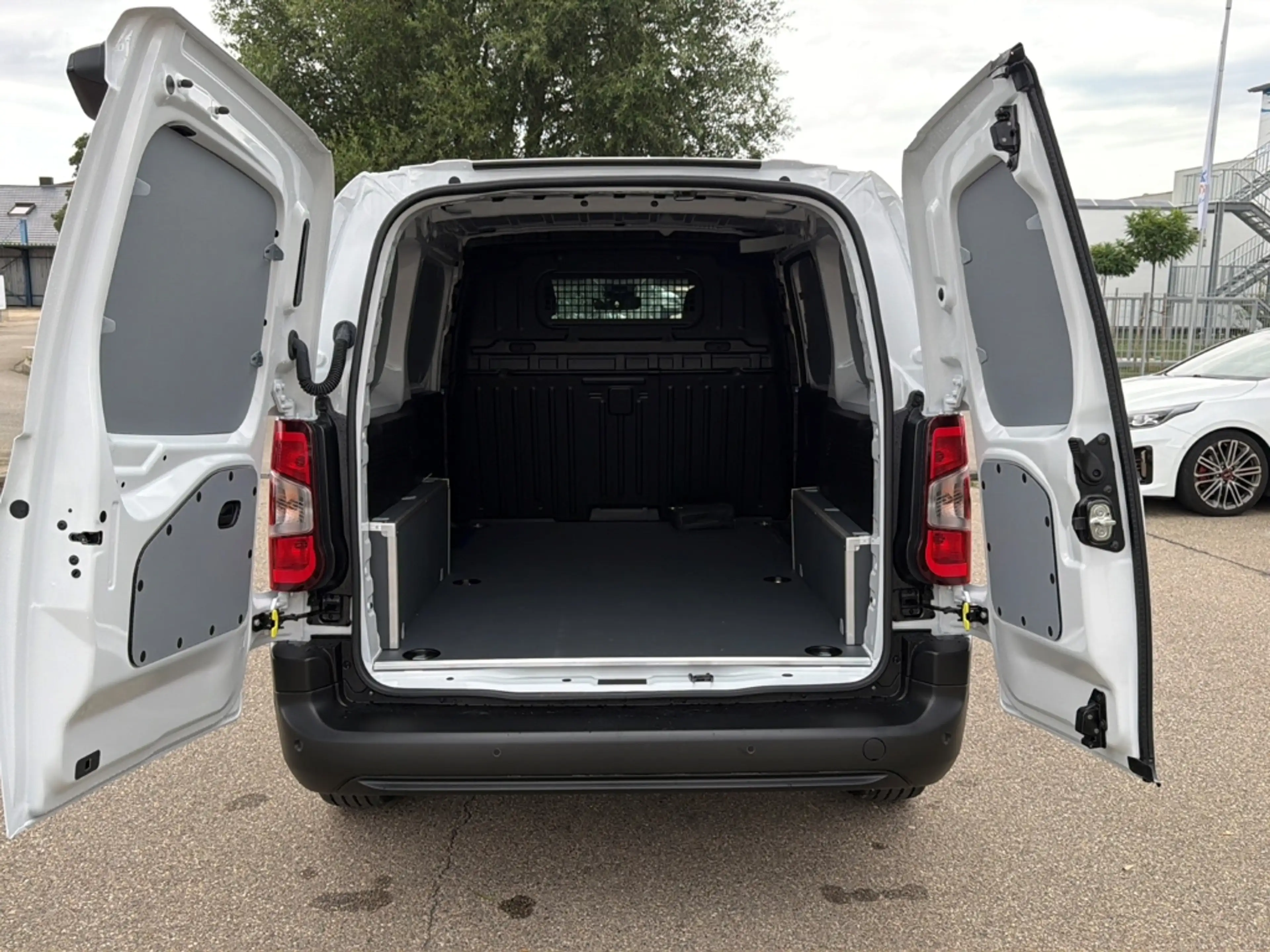 Fiat Doblo XL Kastenwagen 1.5 Diesel MT NAVI+KLIMA+KOMFORTSIT — photo 15