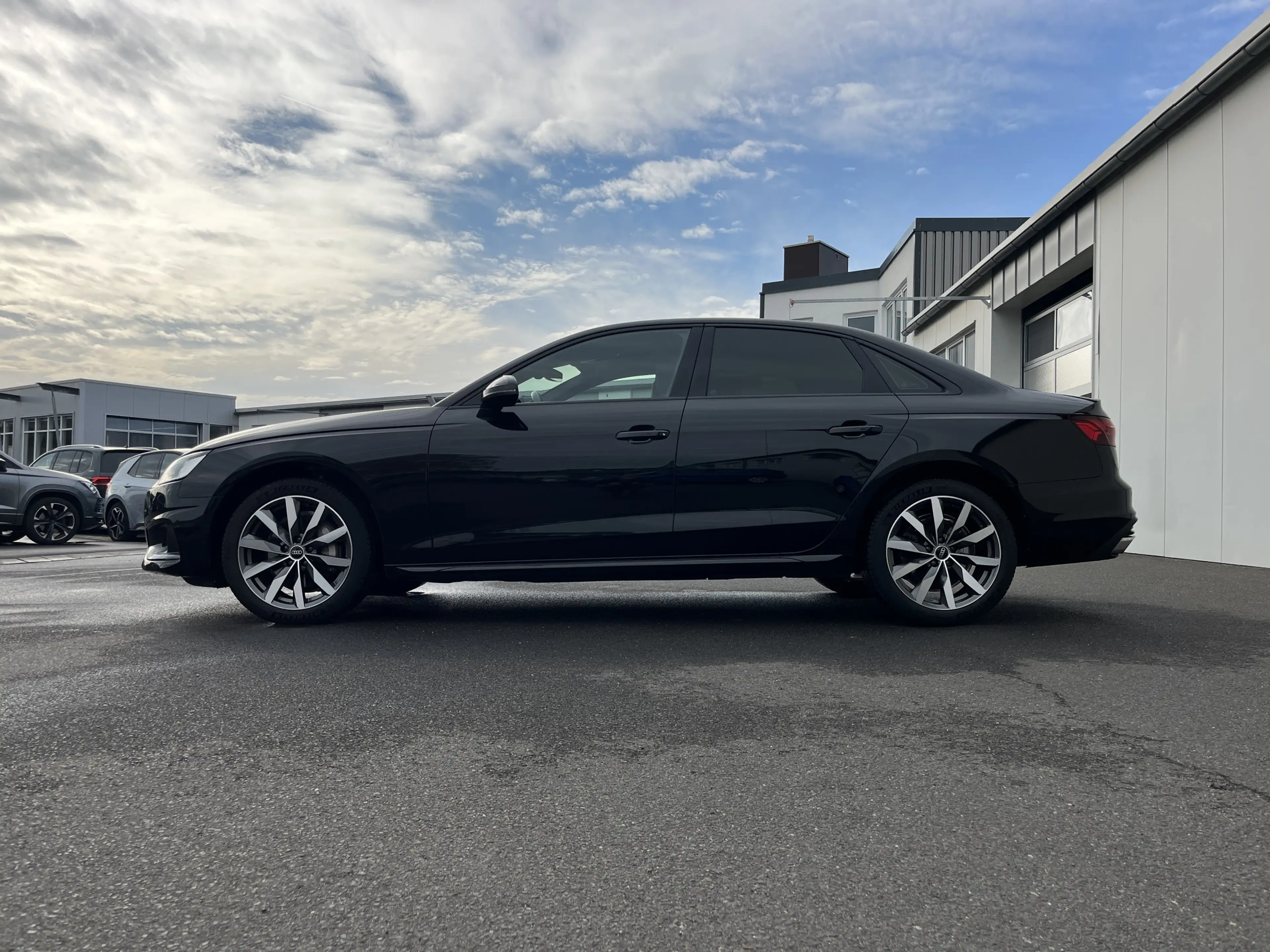 Audi A4 40 2.0 TDI quattro S tronic advanced 163€ m.20% — photo 2