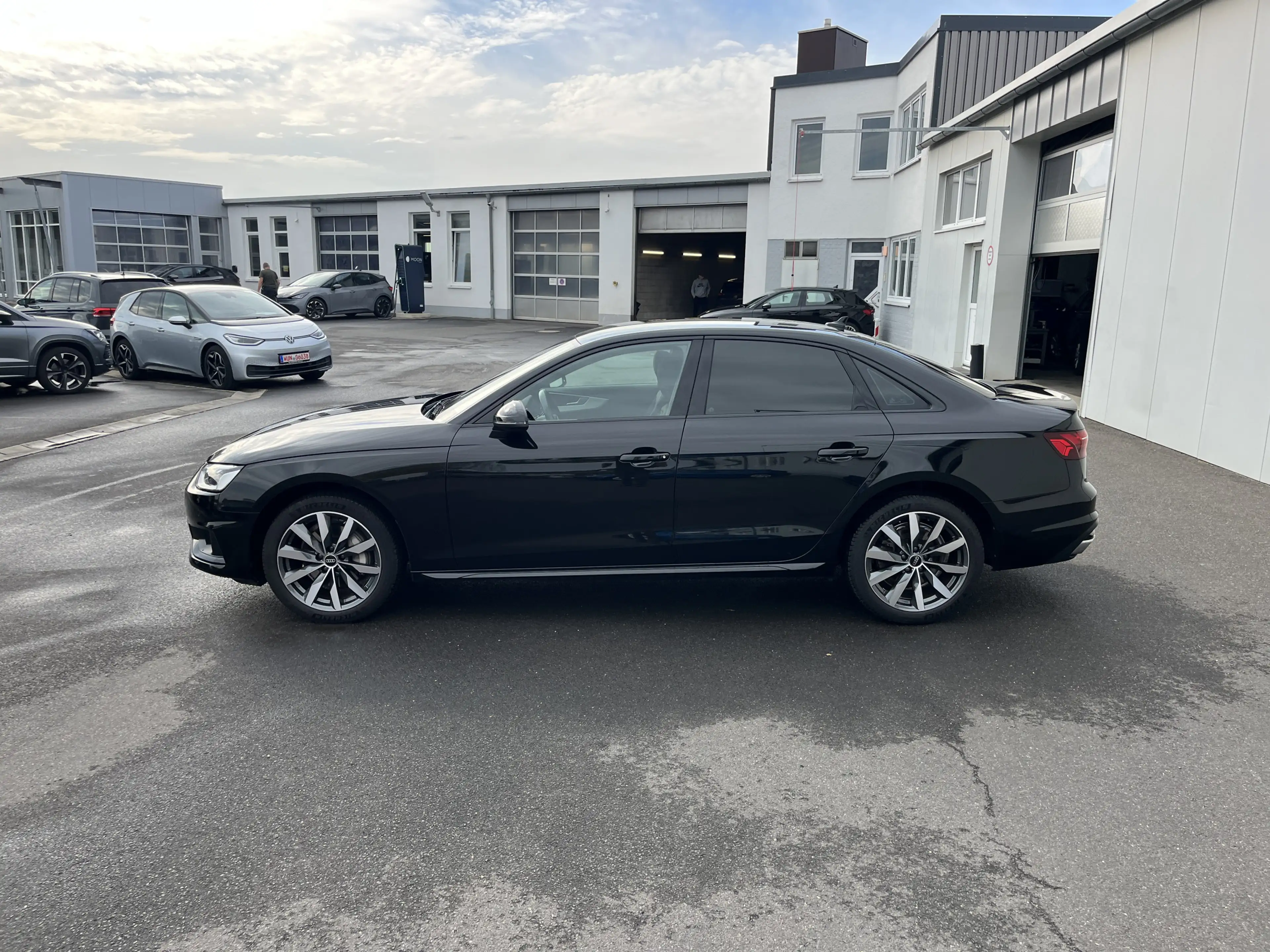 Audi A4 40 2.0 TDI quattro S tronic advanced 163€ m.20% — photo 3