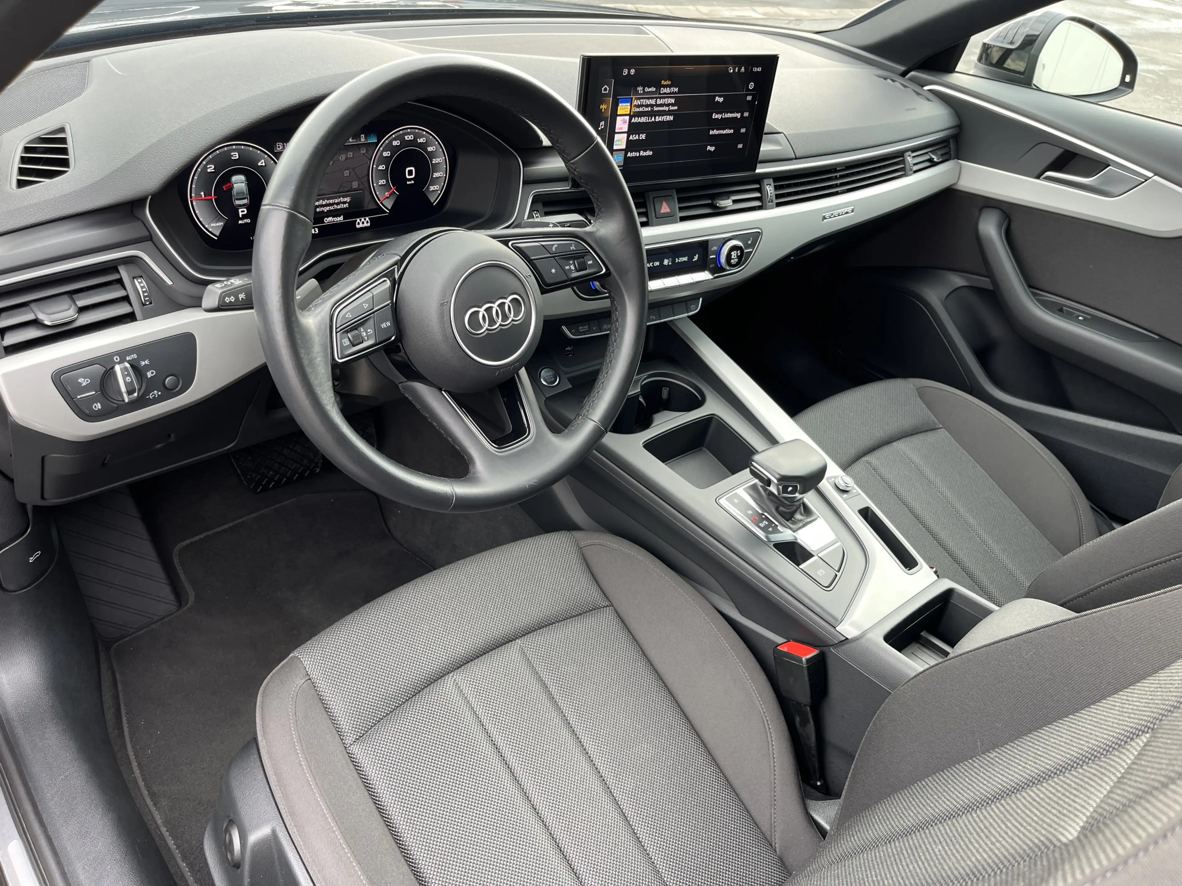 Audi A4 40 2.0 TDI quattro S tronic advanced 163€ m.20% — photo 12