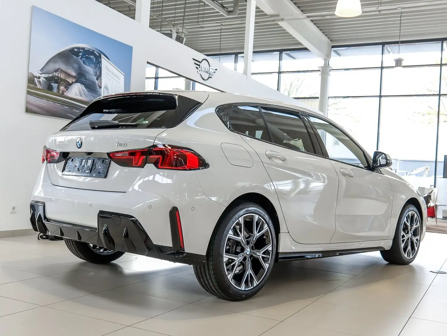 BMW 120 M SPORT DESIGN RFK 18 Zoll LENKRADHZG DRIVING ASSI Weiß - 2