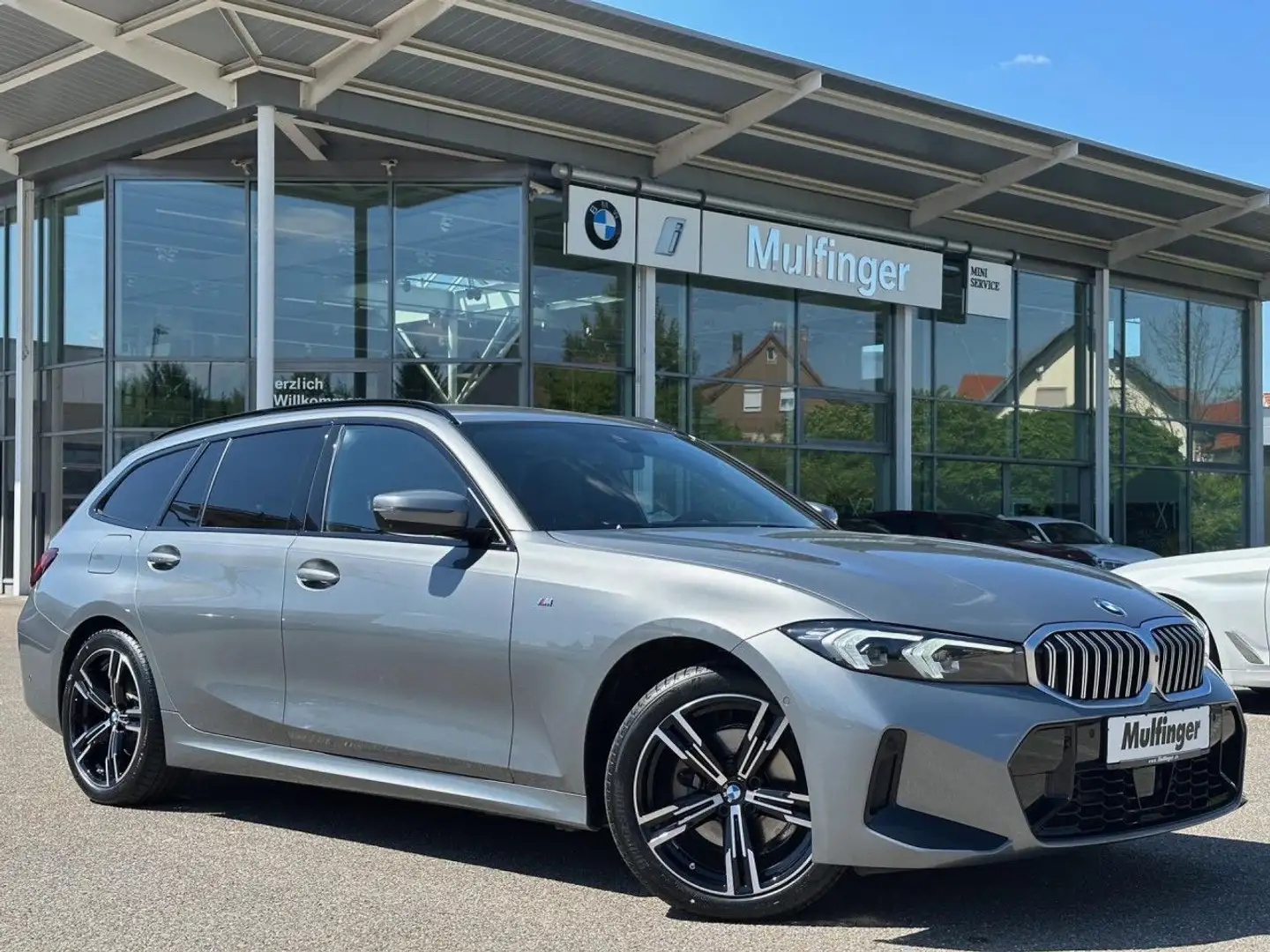 BMW 320 i T. M Sport FACELIFT SuView HUD ACC HiFi AHK Grau - 2