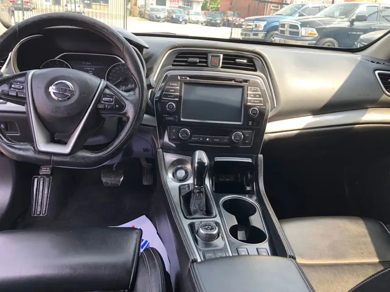 Nissan Maxima снимка Nissan Maxima