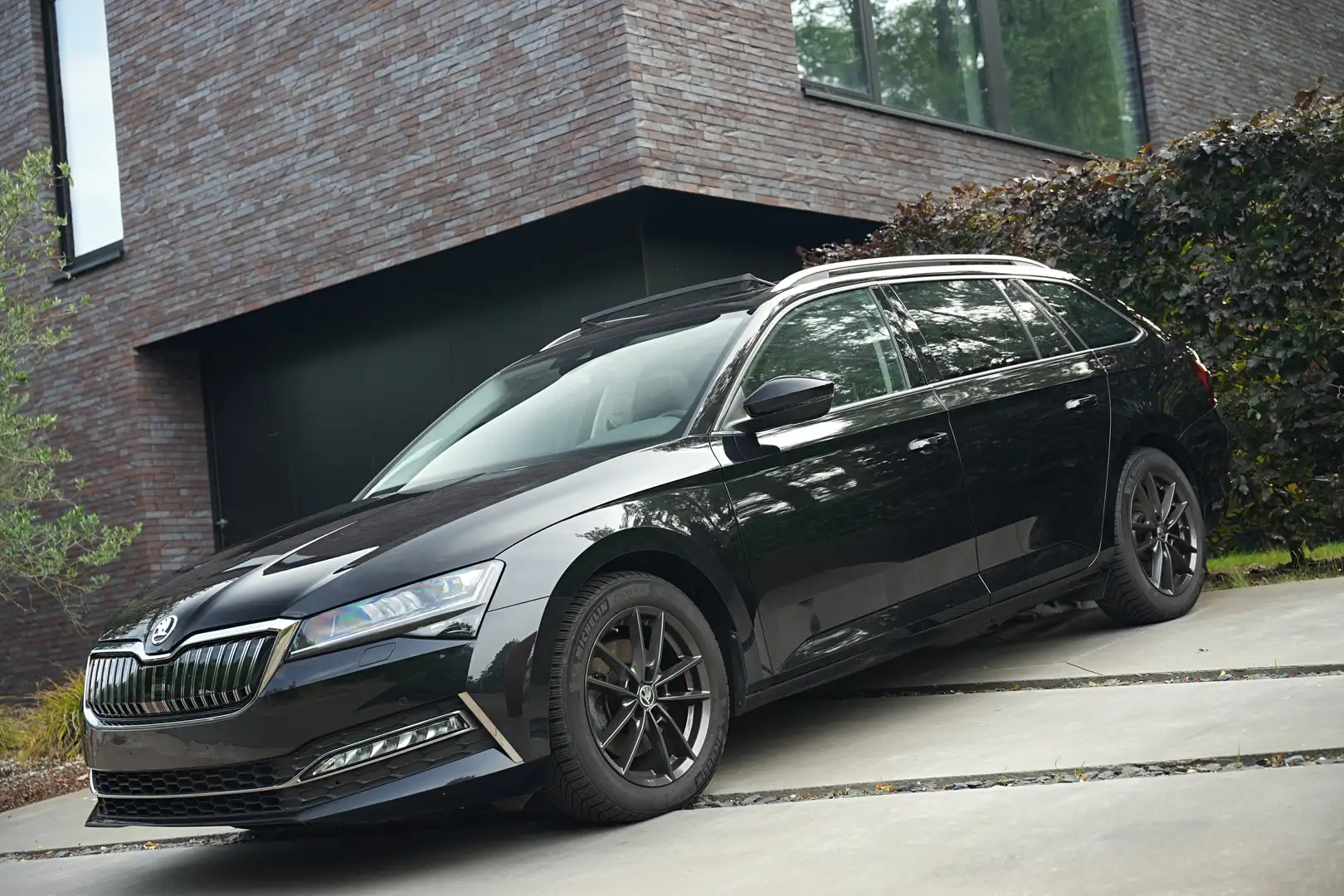 Skoda Superb Combi 1.4 TSI iV DSG Pano/DigiDashCarPlay Noir - 1