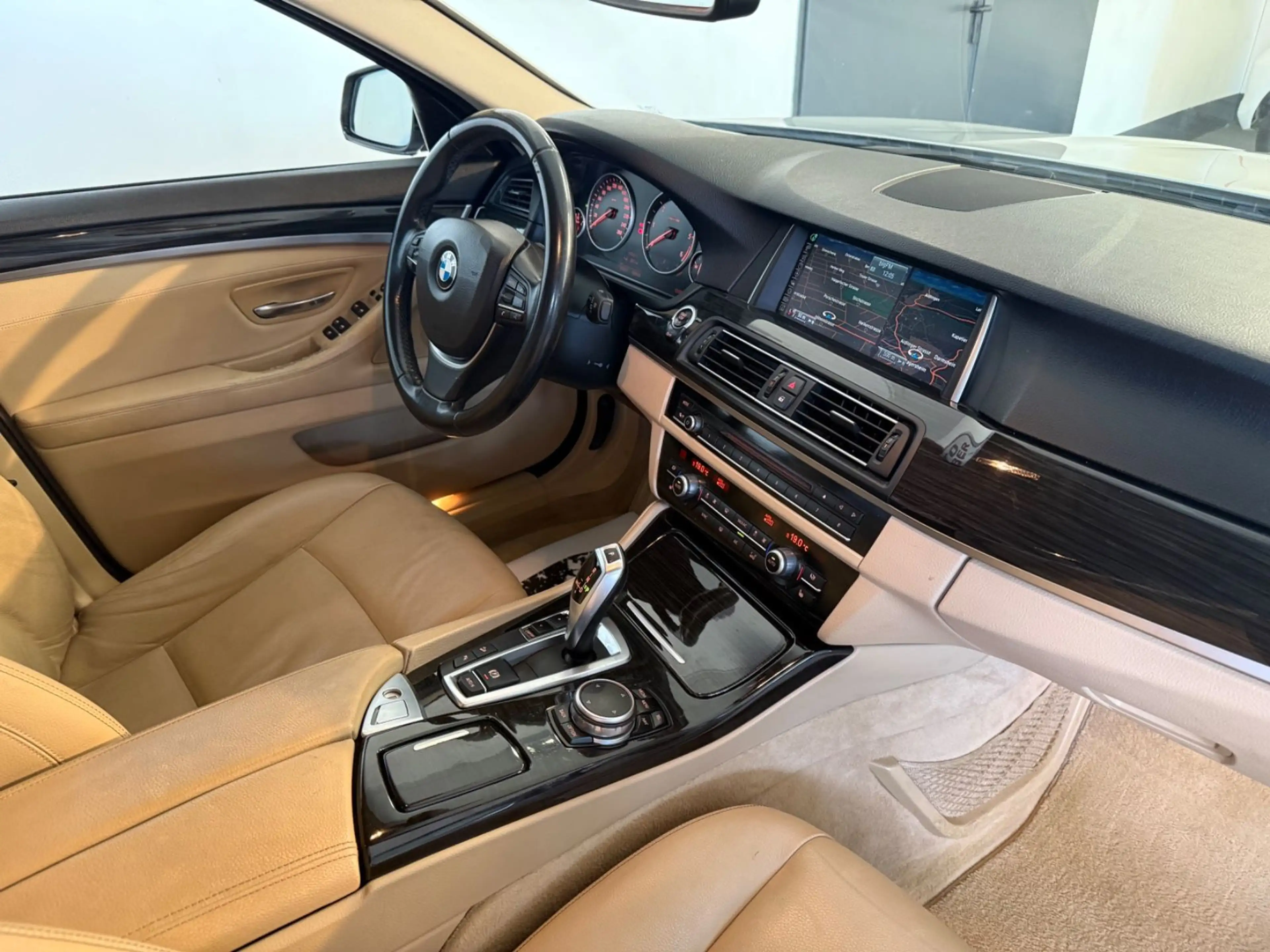 BMW 525 D XDRIVE*AUT*LEDER*NAVI*BT TEL*ALLRAD*XENON* — photo 2
