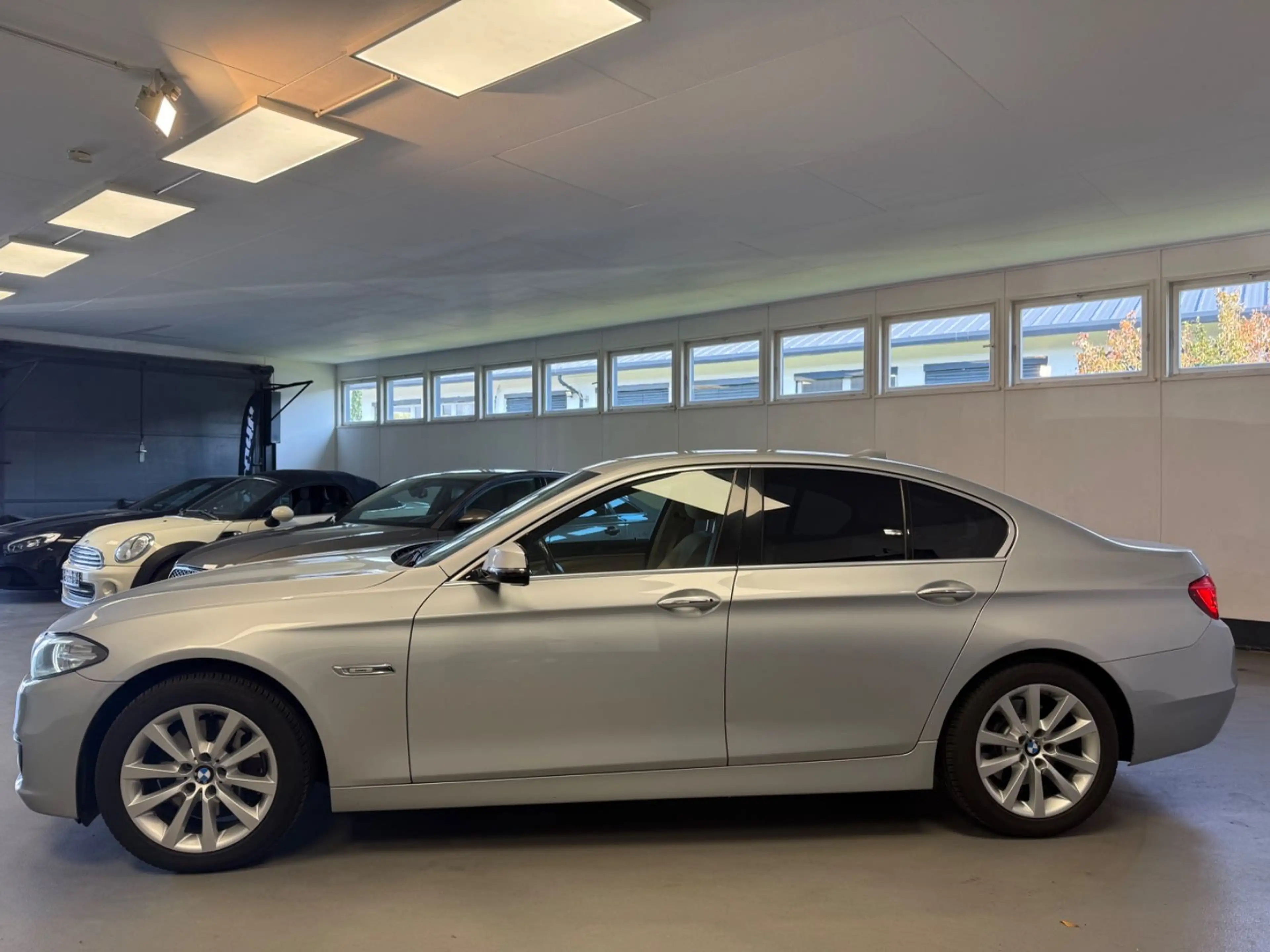 BMW 525 D XDRIVE*AUT*LEDER*NAVI*BT TEL*ALLRAD*XENON* — photo 9