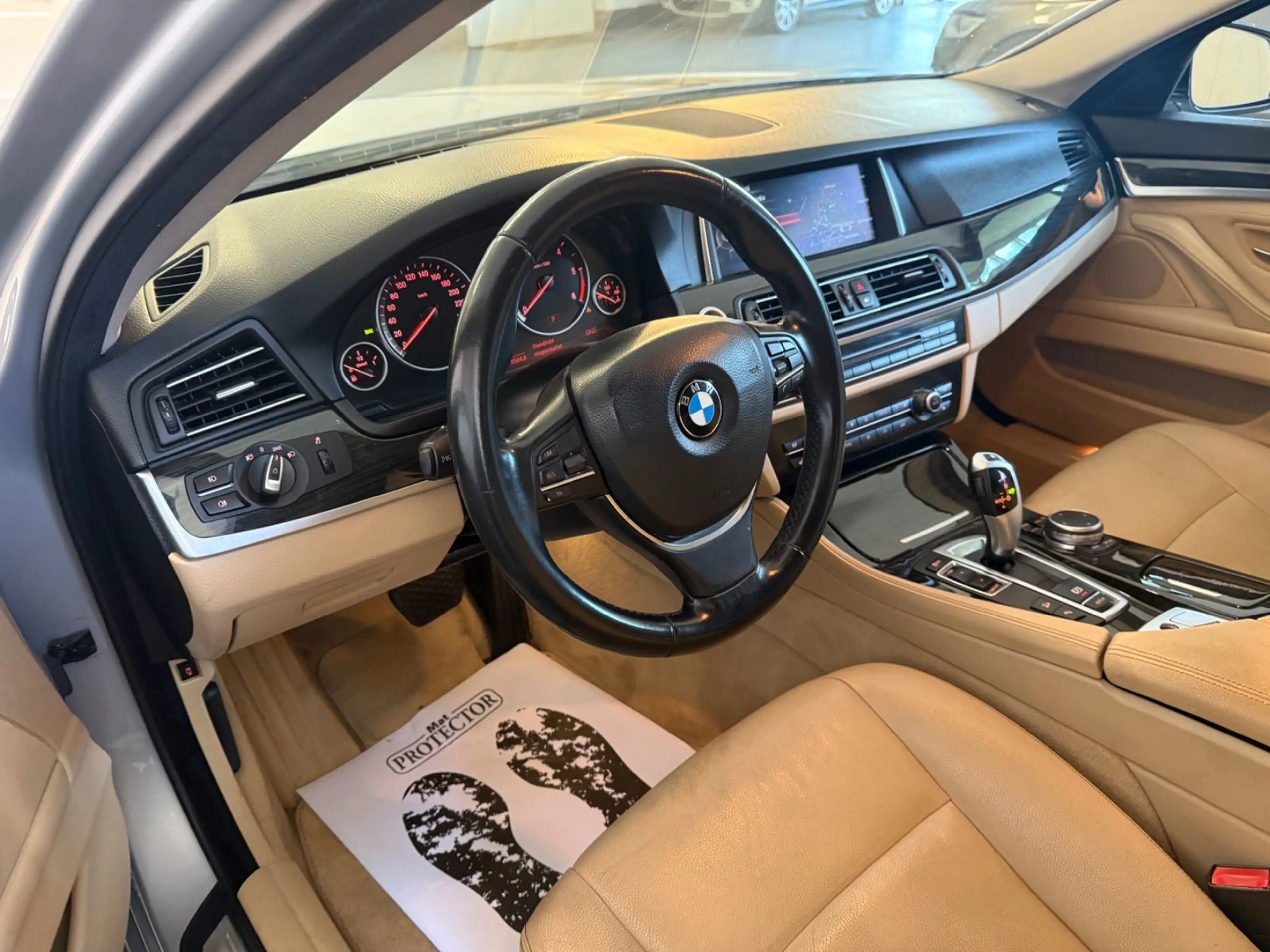 BMW 525 D XDRIVE*AUT*LEDER*NAVI*BT TEL*ALLRAD*XENON* — photo 4