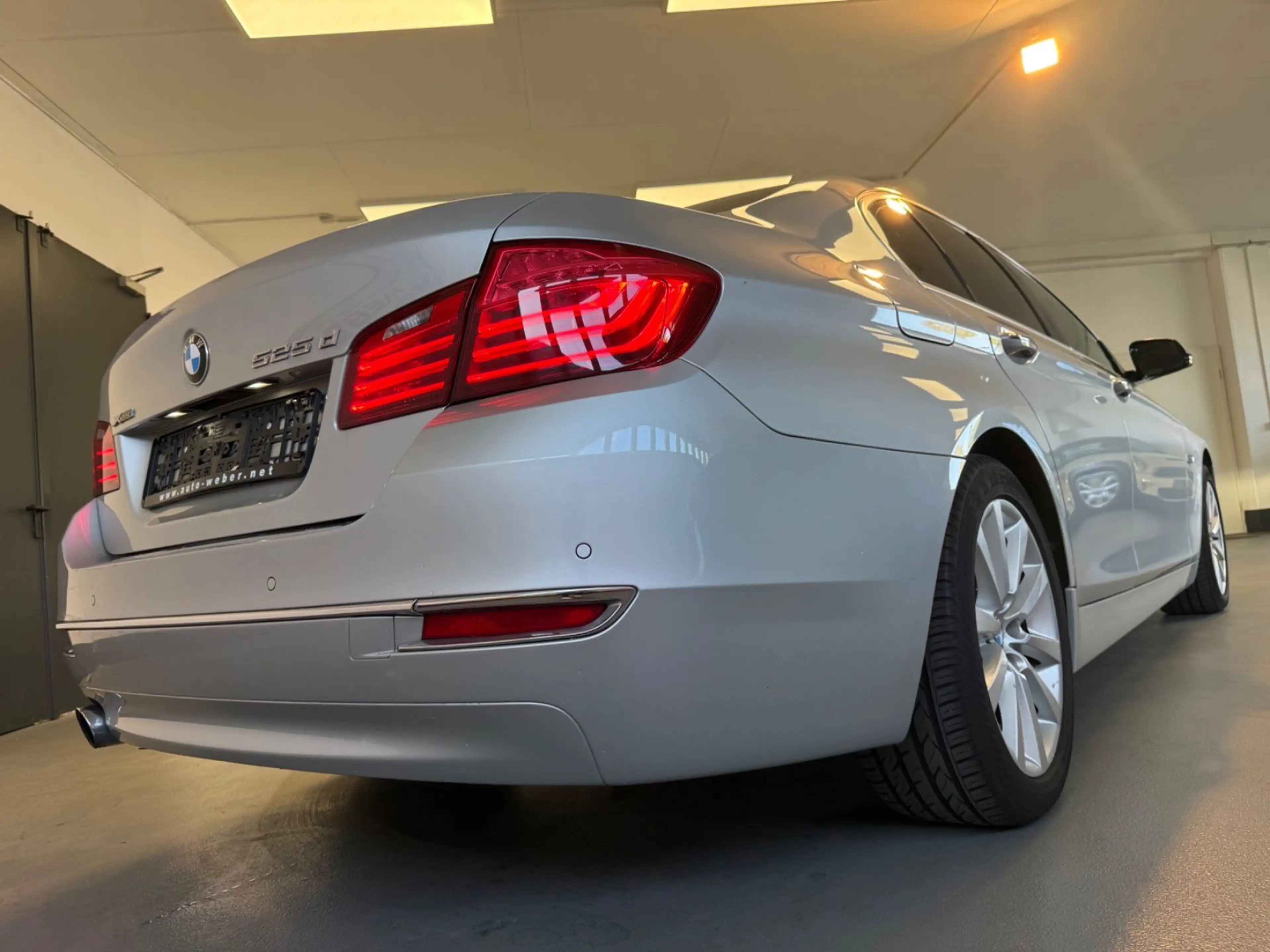 BMW 525 D XDRIVE*AUT*LEDER*NAVI*BT TEL*ALLRAD*XENON* — photo 6