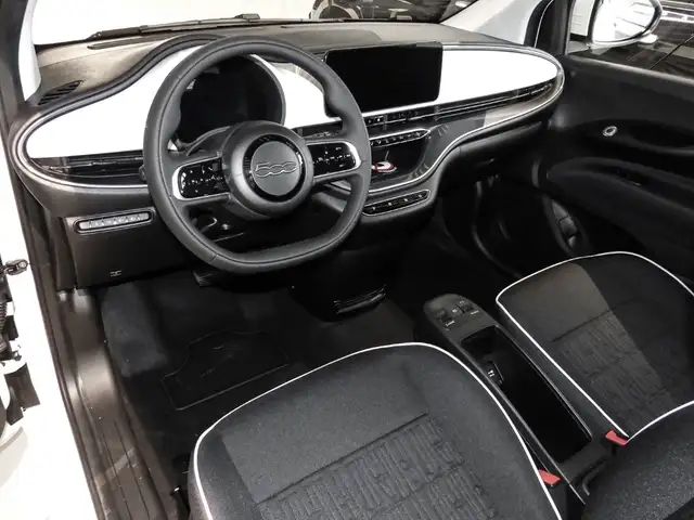 Fiat 500e view 6
