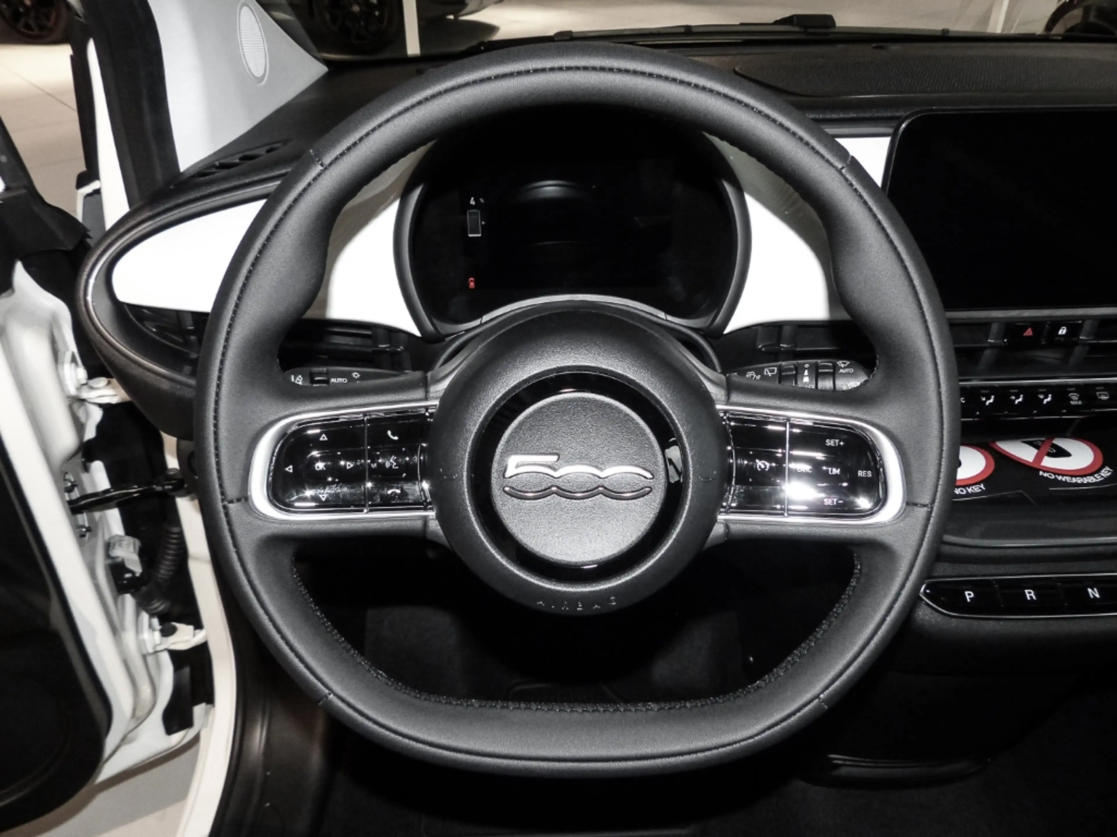 Fiat 500e Icon Klimaaut. // Carplay // 16 LM // Kamera — photo 8