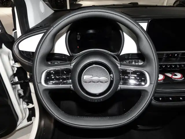 Fiat 500e view 8