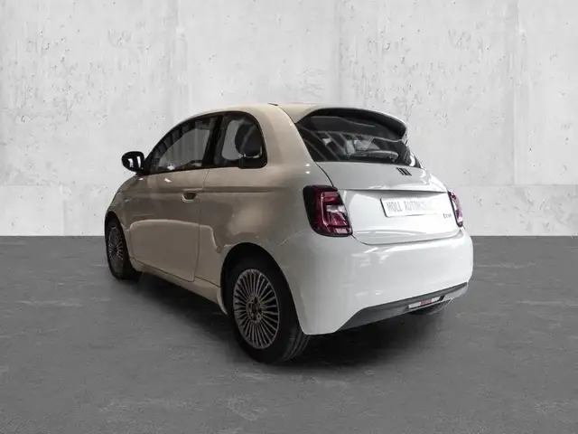 Fiat 500e view 3