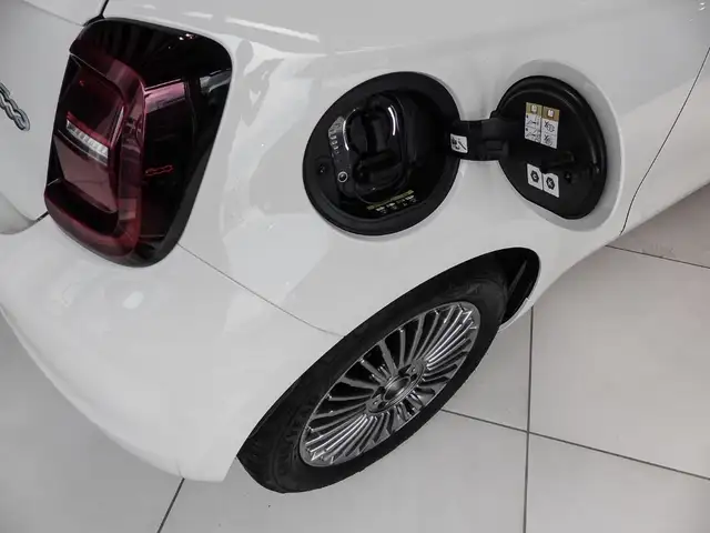 Fiat 500e view 13