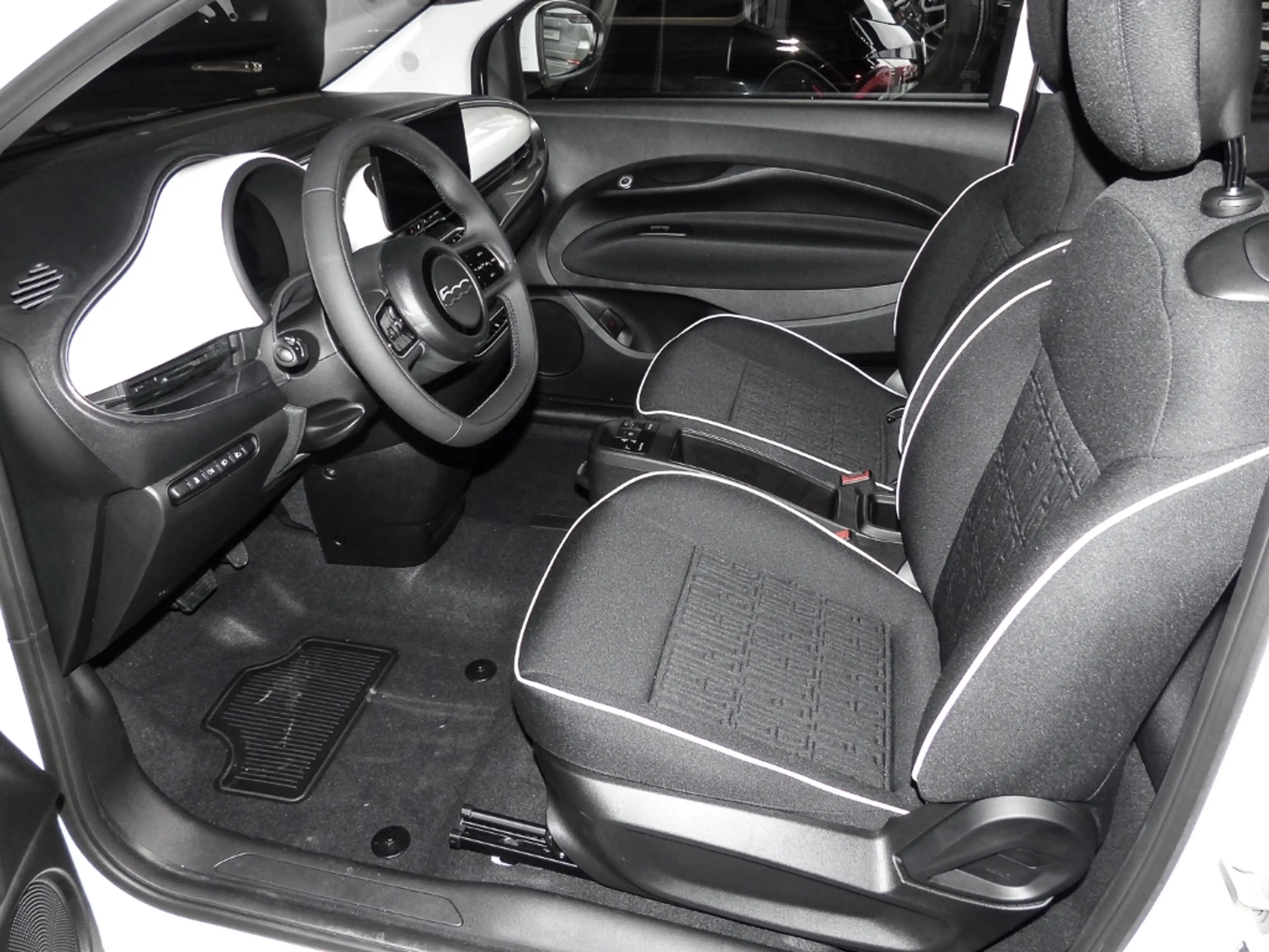 Fiat 500e Icon Klimaaut. // Carplay // 16 LM // Kamera — photo 10