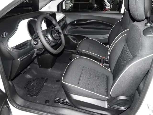 Fiat 500e view 10