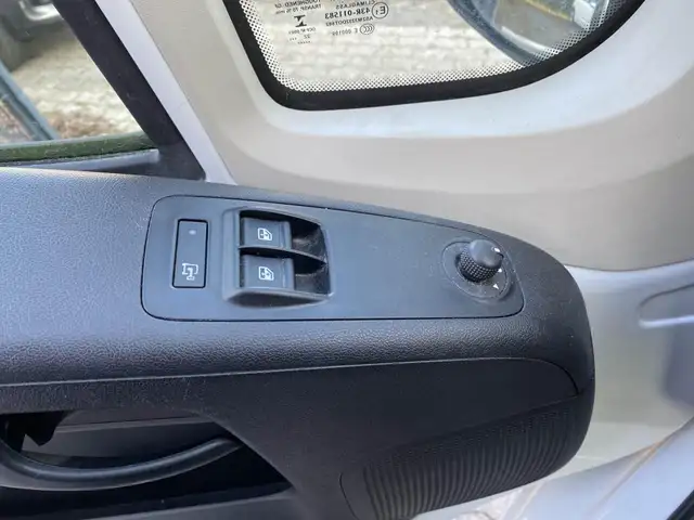 Opel Movano view 13